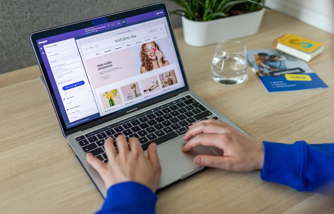 Petite entreprise dans un environnement de travail réel et accessible